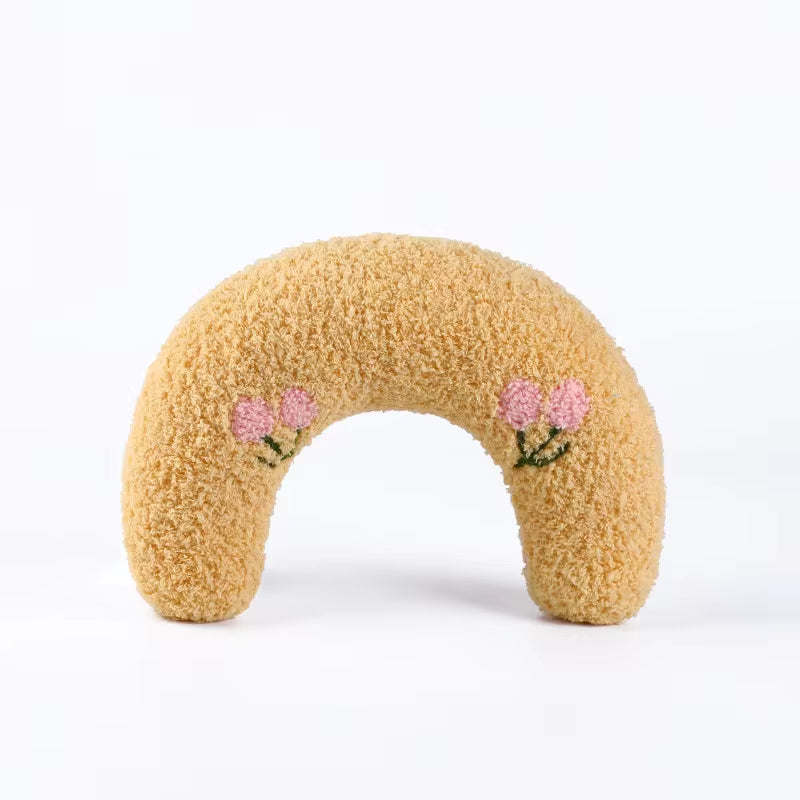 Cozy U-Shaped Cat Pillow - Fashionable Neck Protector for Deep Sleep and Comfort