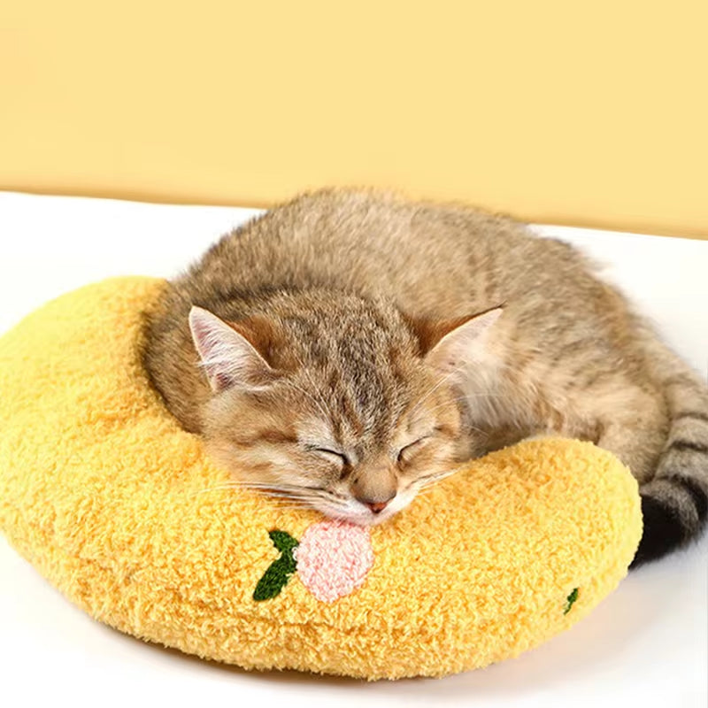 Cozy U-Shaped Cat Pillow - Fashionable Neck Protector for Deep Sleep and Comfort